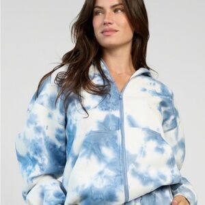 COMFRT cloud zip hoodie color is WAVE  super soft pre shrunk 🩵